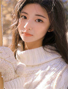 女孩花啾玩