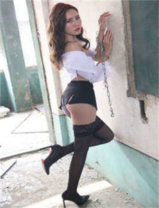 美女被吸