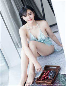 穿卫衣扎什么头发好看